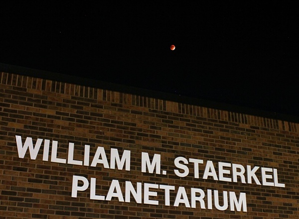 Planetarium to Host Free Telescope Viewing of Total Lunar Eclipse